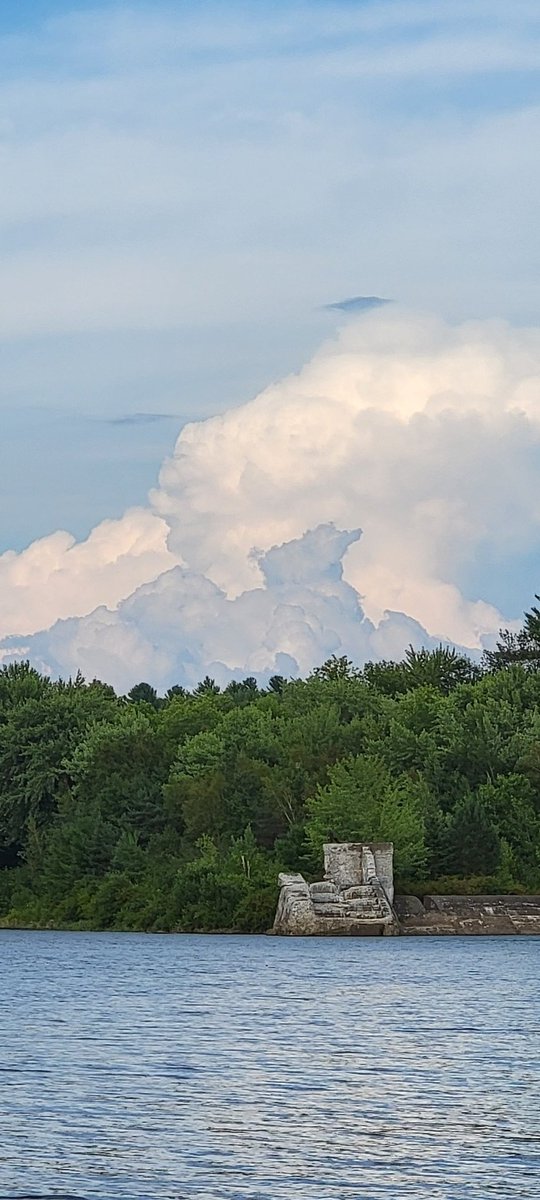 GSn04401's tweet photo. A few pics from a REAL sweat bath around Bangor today...#dewpointisEVIL #morerainplease #mainethings https://t.co/DFdX7wfmXt