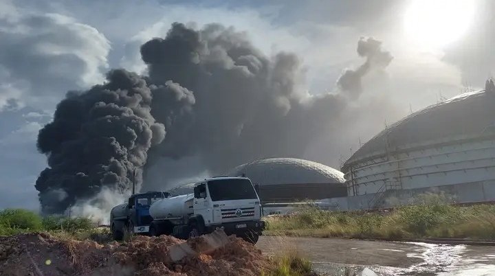 Radio_COCOnline's tweet photo. Se trabaja sin descanso. #FuerzaMatanzas 🇨🇺
📷: @Humbert31411593/Facebook @SuselyMorfaG @PresidenciaCuba @Monstruoplayero @pipamediaslarga @lenybs @chamberohoy @RosabalCaridad @radio_cubana @gobhabana @RadiodifusionH1 @TribunaHabana @canalhabana_cu https://t.co/QI1HZe7FvA