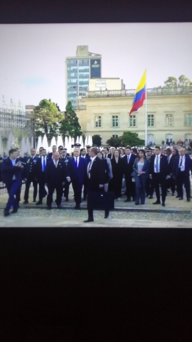 loganx3m's tweet photo. Se va un héroe, el único que logró lo que en mas de 20 años no fue posible, el único en acabar con Centro democrático. https://t.co/YRFWJc7us6
