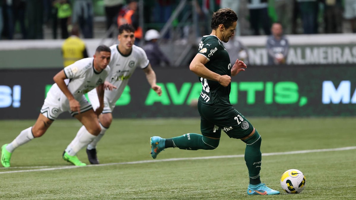 Palmeiras's tweet photo. ELE CRAVA! O Veiganismo tá ON e ampliou, de pênalti, o resultado importantíssimo de hoje em #FamíliaPalmeiras 🐷
#PigForSpeed
#AvantiPalestra https://t.co/s5P6FWkkm4