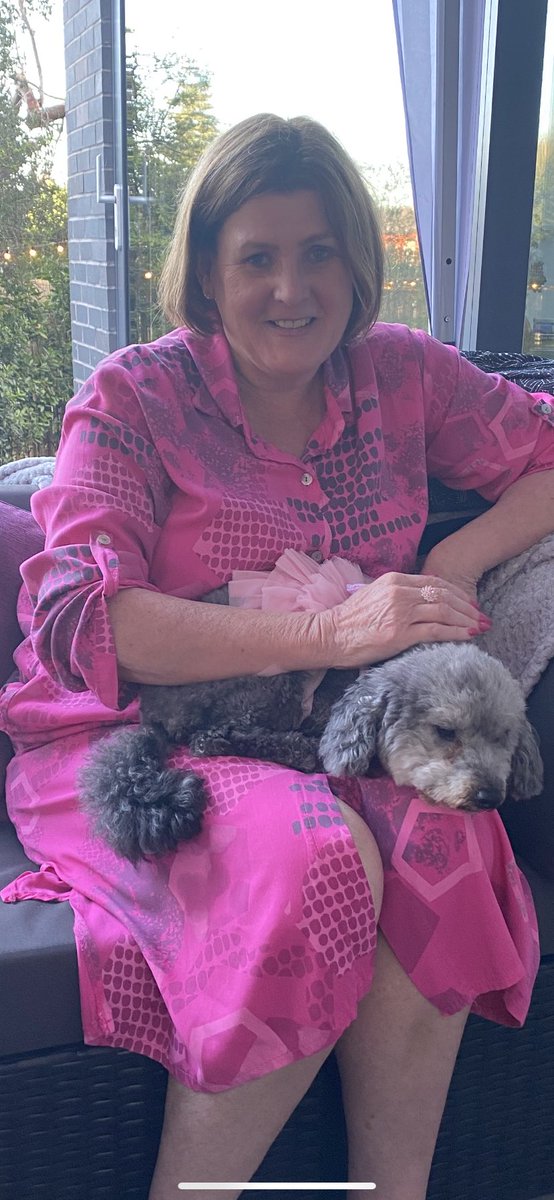 Juliedewdrops's tweet photo. When you finally find a dog that youโre not allergic to. Flora is my new bestie ๐พ #Dogenvy https://t.co/tmqXN2ILOD