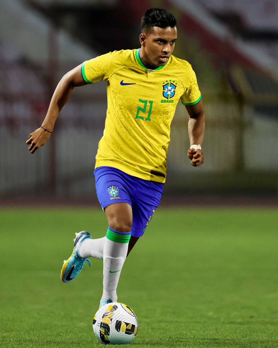 ActuFoot_'s tweet photo. 🚨 OFFICIEL ! Nike dévoile les nouveaux maillots du Brésil pour la Coupe du monde 2022. 🇧🇷 https://t.co/DJLpg6HC0j