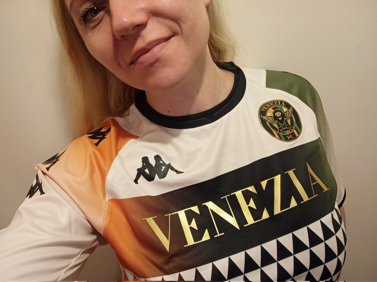 Не мой сегодня день в футболе. С МЮ уже 9 лет как ничего нового, но я ж ещё теперь и болельщик Венеции. Уже как три недели 😂 и сегодня в Кубке Италии с Асколи последние 5 минут они такое устроили!!! ... t.me/VanDerSukh/143