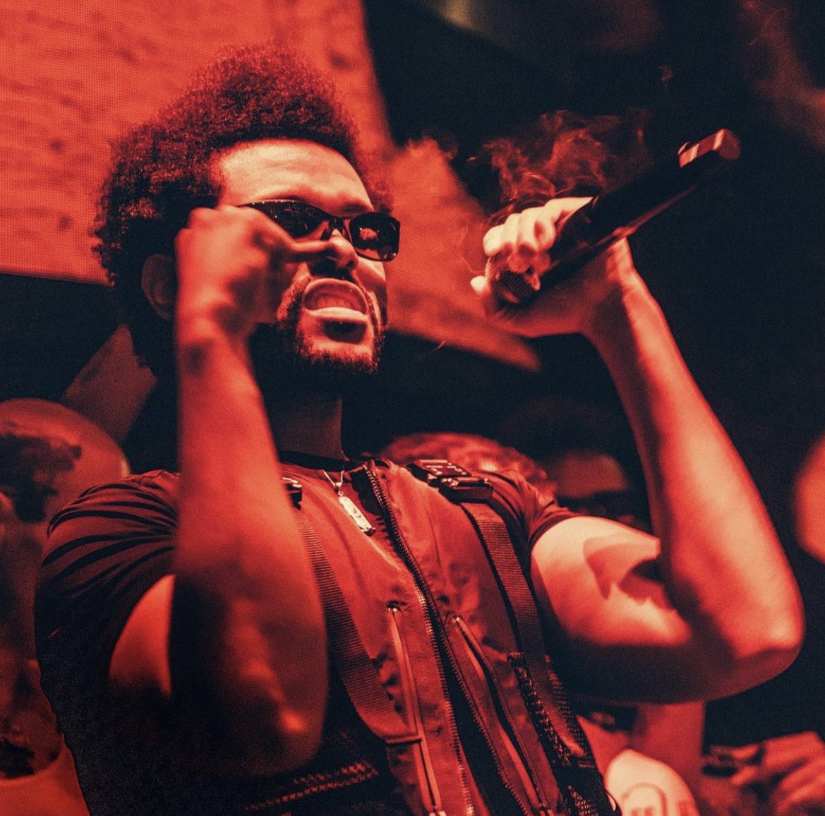 touchmyabel's tweet photo. HE LOOKS SO GOOD. https://t.co/YMQeFHB44S