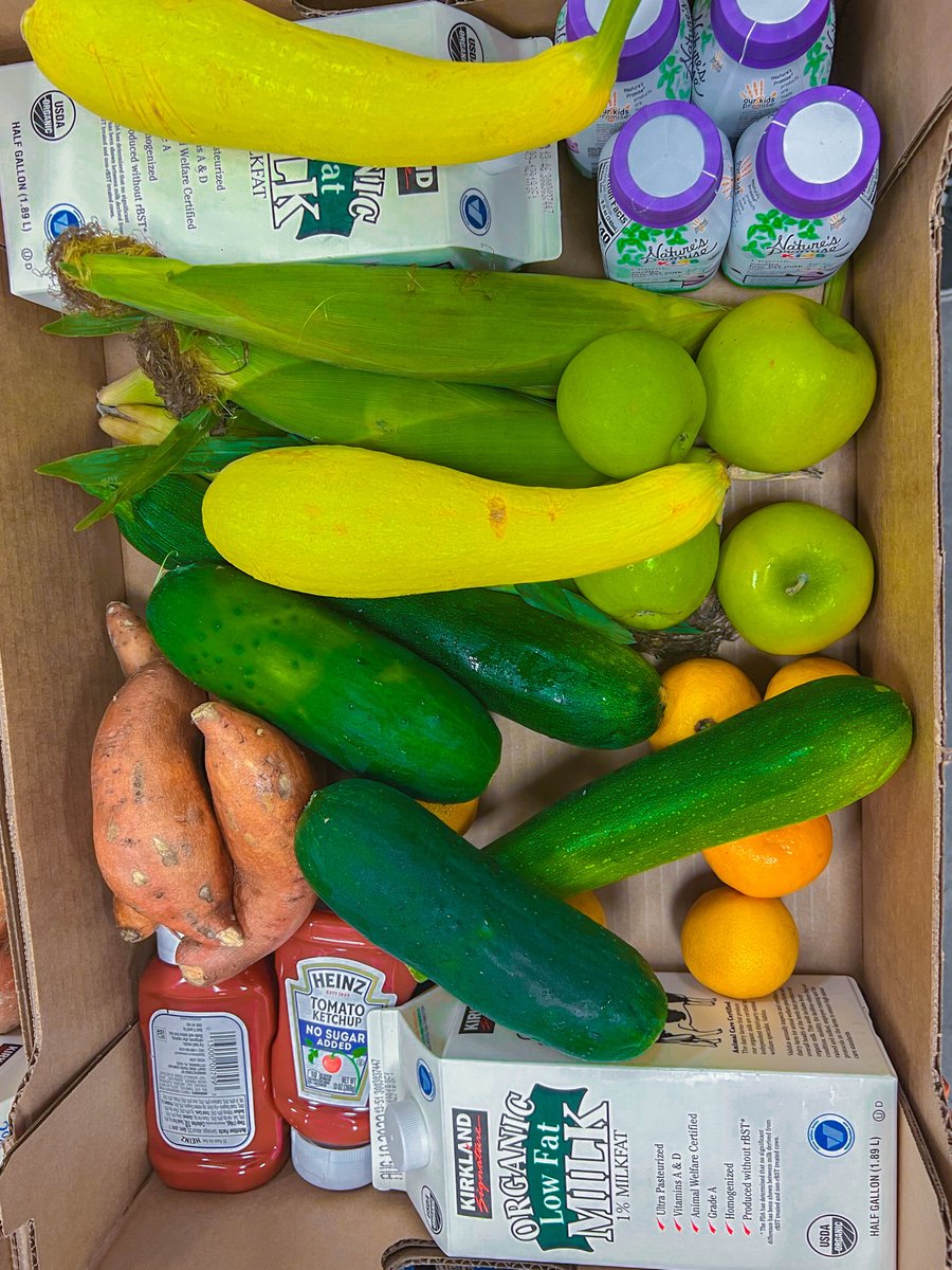 TheFoodBankMO's tweet photo. Our volunteers enjoyed putting together these produce boxes, full of a colorful assortment of fruits, veggies, plus a little more (just in time for Sunday dinner ๐)
#volunteer #ProduceBox https://t.co/up3RVDAs1n