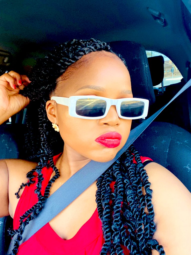 nyaneann's tweet image. A lady in red #weekendphotodump❤️