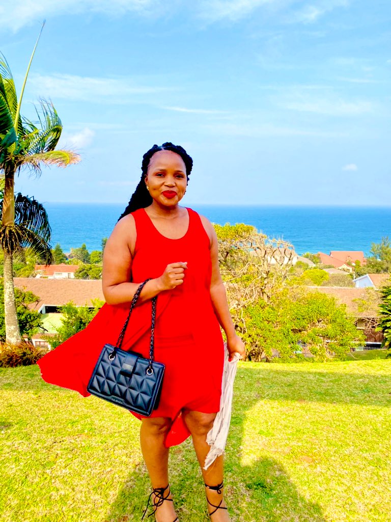 nyaneann's tweet image. A lady in red #weekendphotodump❤️