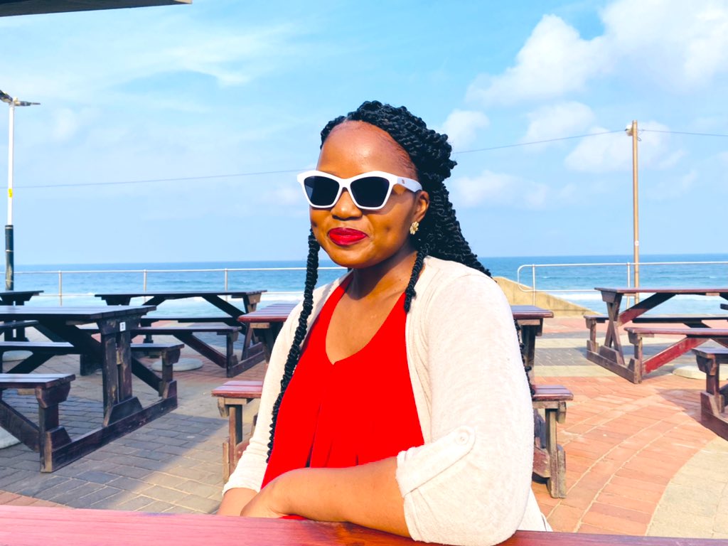 nyaneann's tweet image. A lady in red #weekendphotodump❤️