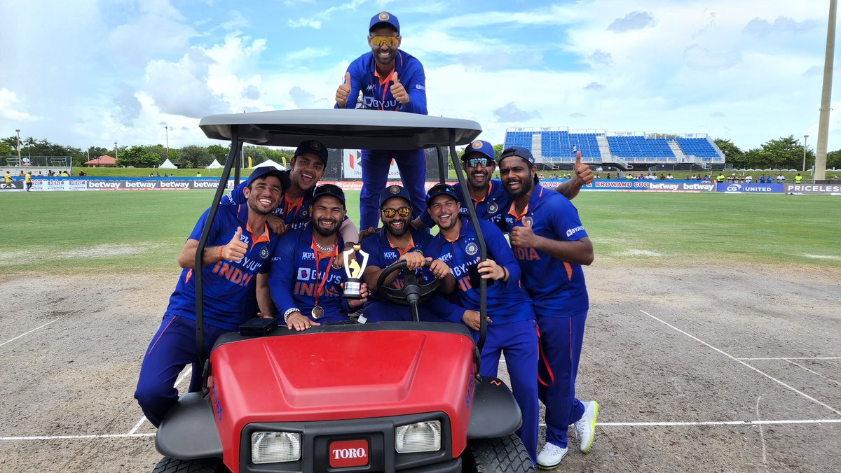BCCI's tweet photo. T20I Series In The Bag 👏 🏆

Smiles All Around 😊 😊

#TeamIndia | #WIvIND https://t.co/GsDf1x8J6I