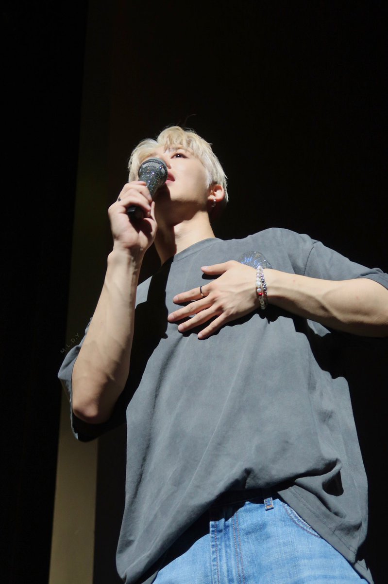 131genius's tweet photo. OMG THIS HANBIN PHOTO IS EVERYTHING! The hand on the chest, the viens on his hands, his expression, that jawline.. I love it so much! https://t.co/taWjWRPkW4