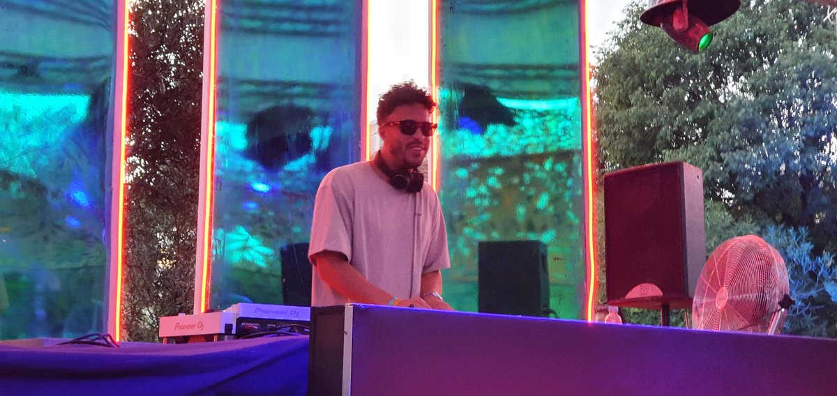djbrianhudson's tweet image. Pure vibes for a Sunday 🎶🙌
@MelvoBaptiste doing what he does #TheRemedyProject @DefectedRecords here at #DefectedCroatia ... cool as you like @JaneProducer in her element listening with a huge smile! 👌 
❤️💚💛🧡💙🤎💜
#HouseMusicAllLifeLong