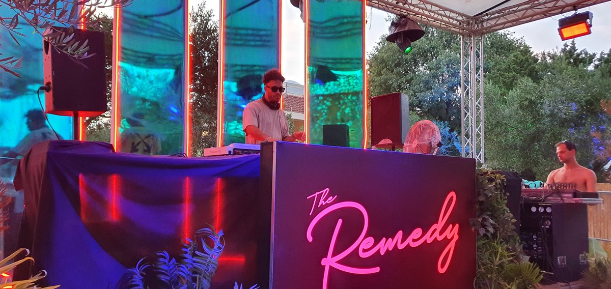 djbrianhudson's tweet image. Pure vibes for a Sunday 🎶🙌
@MelvoBaptiste doing what he does #TheRemedyProject @DefectedRecords here at #DefectedCroatia ... cool as you like @JaneProducer in her element listening with a huge smile! 👌 
❤️💚💛🧡💙🤎💜
#HouseMusicAllLifeLong
