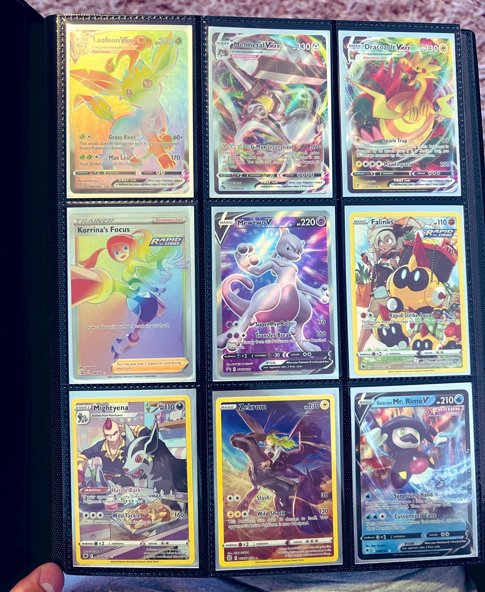 Bigdogg94_'s tweet photo. Front page of the folder is looking 🔥🔥

#pokemon #PokemonGO #pokemonCards #pokemoncollector #pokemontgc #pokemonrare #vmax #v #vmaxrainbow https://t.co/NQl1tzZEVd