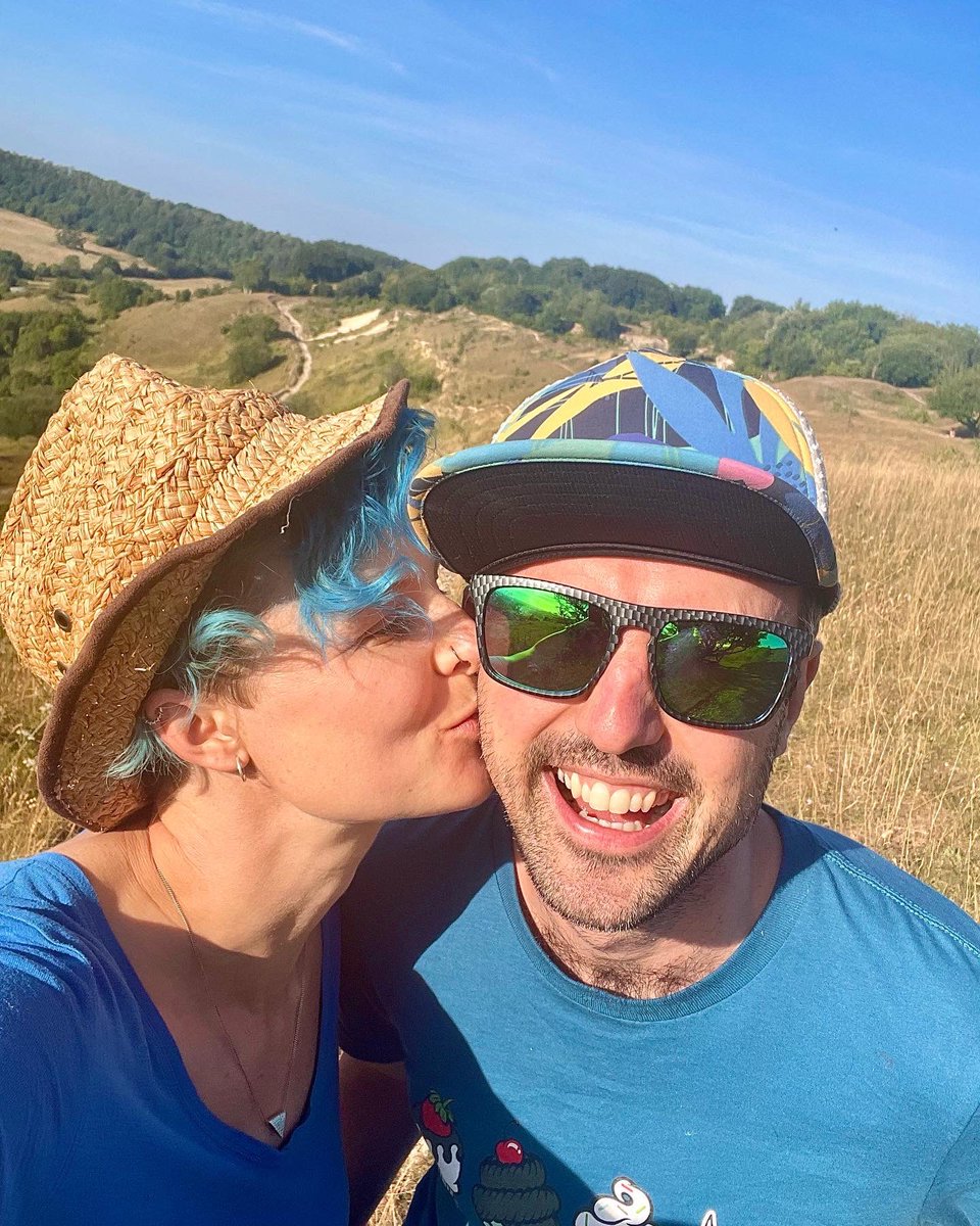 AnnaMcNuff's tweet photo. 🧑‍🍳 🥾A recipe for a summer DATE NIGHT: 
👶🏼 Take one contented toddler
👵🏼 Mix with a sleepover at Nanna’s 
🦸🏻‍♂️ Add a good dollop of @adventureman (extra hot 🌶)
🏔 Stir in 2 cups of inspo from @komoot ‘s encouragement to #OwnYourEvenings 
☀️ Bake at 28 degrees (after 6pm)
Laverly. https://t.co/1cVVB8fSBp