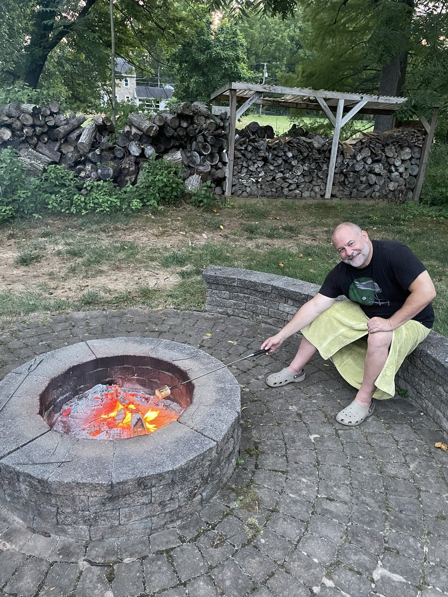 MsKeptner's tweet photo. Delicious s’mores by the fire & a visit to the Saucon Valley Farmers Market. (I’m on the board & there every week; come visit me!) Making every last minute count this summer @BASDBroughalMS #BASDRelaxationList @JackKeptner #FarmersMarketWeek https://t.co/Ftra4vfOIg