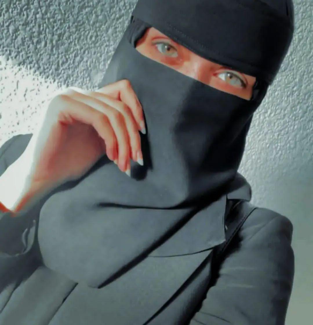 أغار عليكِ من أحلامي، مِن لهفتي واشتياقي، ومن خفقات قلبي♥️🙂