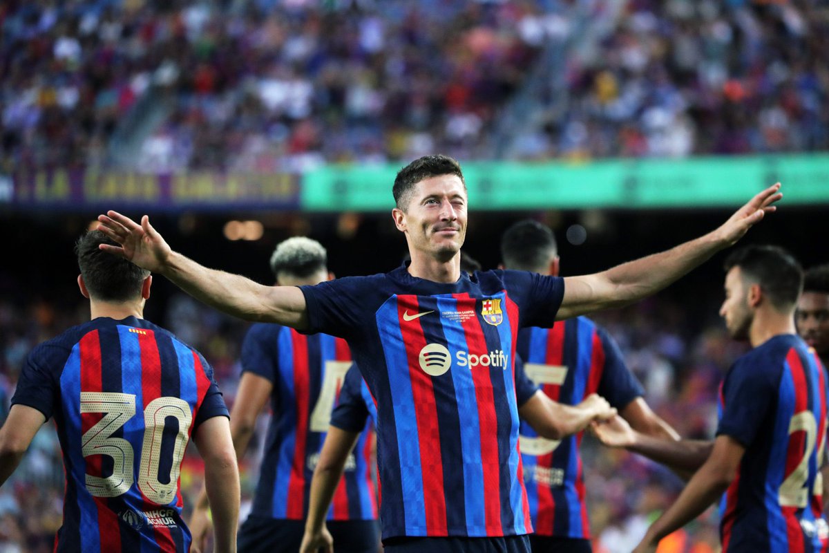 InjectDisney's tweet image. The face of a man who upgraded from Muisala to Pedri Gonzaléz Lopez 🥂