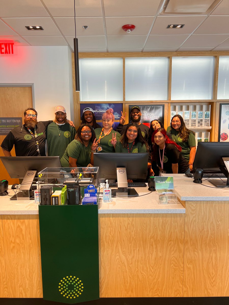 trulieve_az's tweet photo. What an amazing kick off &amp; grand opening celebration of our FIRST Trulieve in Arizona 🏜 Being located right in the heart of Phoenix in downtown, your presence vibrates through First Friday💚. All your favorite Harvest teams, faces, natural relief, and more are here to stay 🤩 https://t.co/jPqoj1yBqt