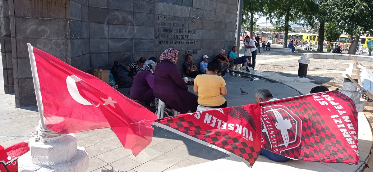 Gaziantepspor emekçileri 118 gün oldu demokrasi meydanında bekliyoruz