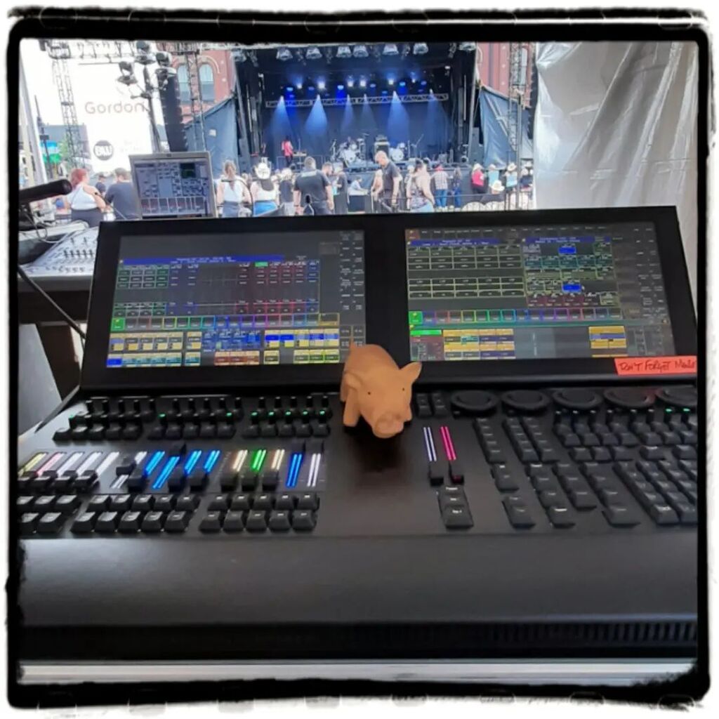 RetinalBurn's tweet image. Bacon and I are having a time here, sweating like piggys in the  heat and soaking in good festival vibes. First time laying my paws on #grandma3 hardware - had to learn some new button muscle memory.

#ld #lighting #stagelighting #concertlighting #livemusic #liveevents #coun…