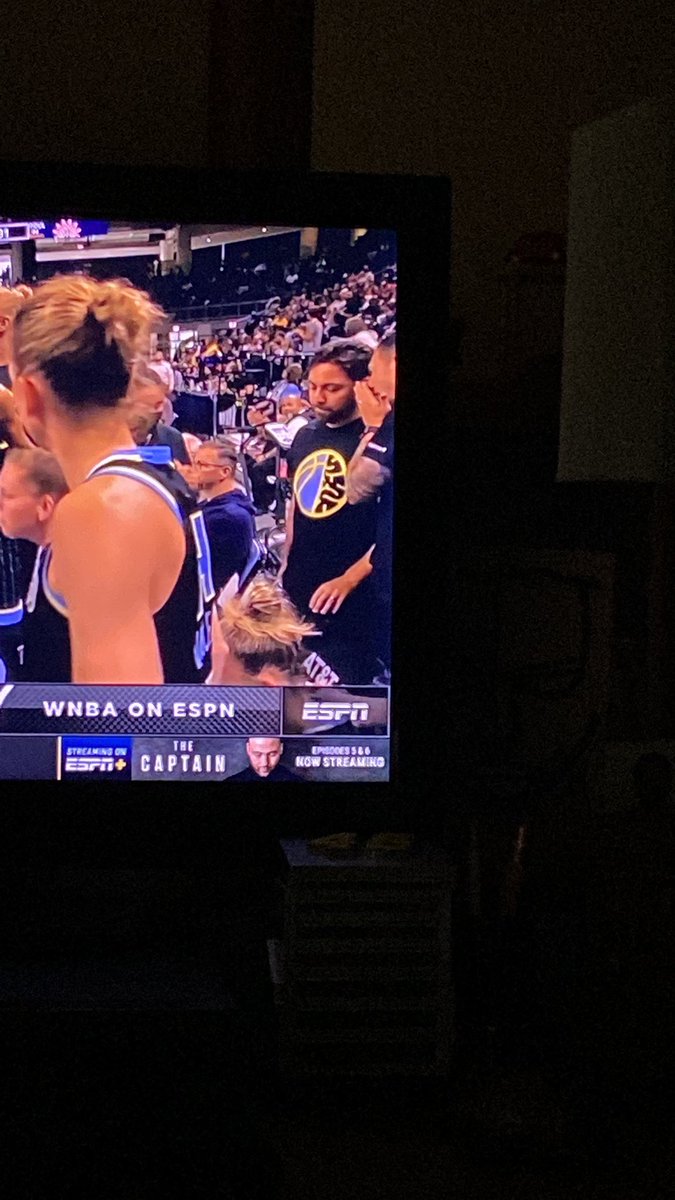ShebaFATAL's tweet photo. @chicagosky where do they sell these shirts at? Asking for myself 👀 https://t.co/2mzZKIPjqd