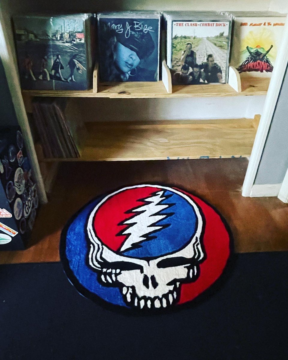 TheePaulTee's tweet photo. One of my homies @ELTezay owns a custom rug biz.  He did a Grateful Dead rug for my music room.  Dude knocked it out of the PARK and can do the same for you.  Hit him up and let him know Paul Tee sent you. https://t.co/5dg8wqZFvq