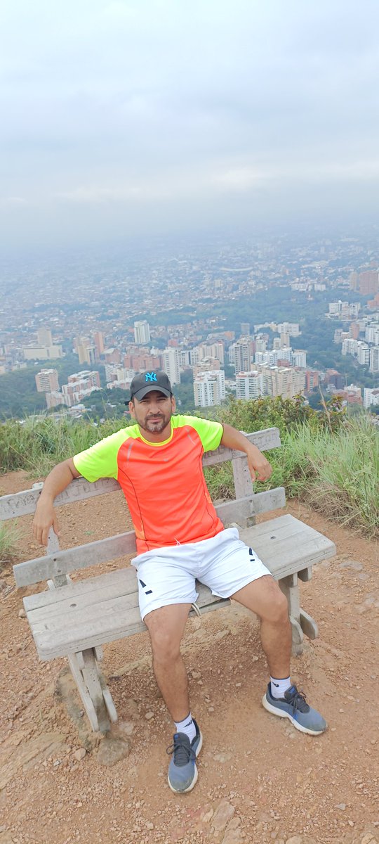 JHONFSC's tweet photo. Un poco de deporte matutino. https://t.co/JojN8XJ2mc