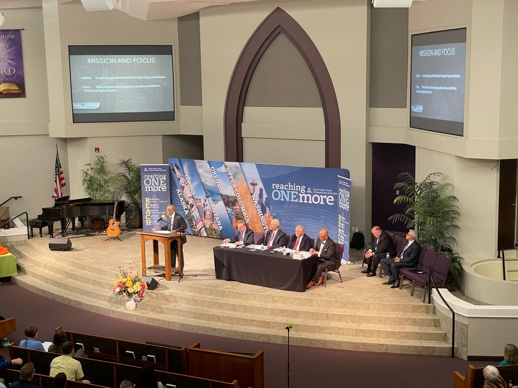 NWAdventists's tweet photo. Byron Dulan, NPUC vice president for regional ministries and Adventist Community Services director, shares the Regional Affairs Report. 

#NWAdventists #NPUCConstituency @NPUC https://t.co/gcfeUKKoBg