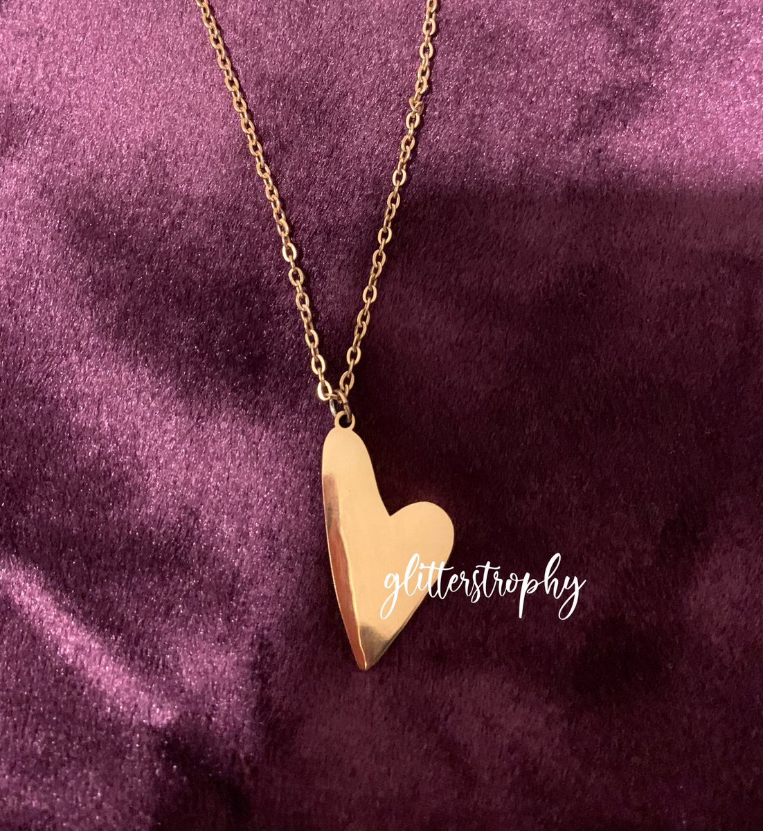 glitterstrophy's tweet image. a while ago I got my very first @RobBenedict autograph heart as a necklace