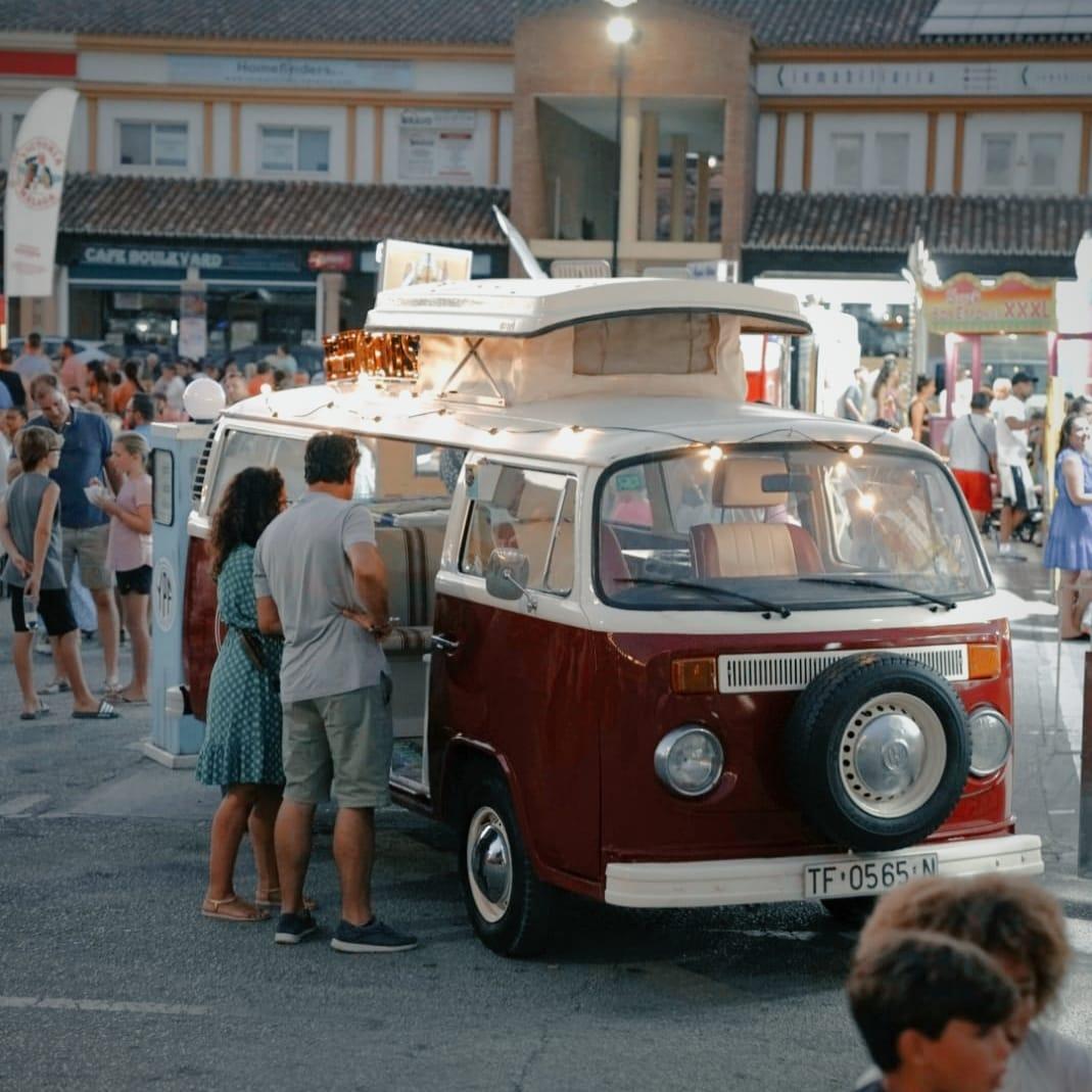 van2click's tweet photo. Último día en el Foodtruck de La Cala de Mijas. Los clásicos siguen causando sensación. #foodtruckexperience #lacala #fotomaton #photobooth #furgosclasicas #vwt2 #costadelsol #van2click https://t.co/OYfYhBMpUv