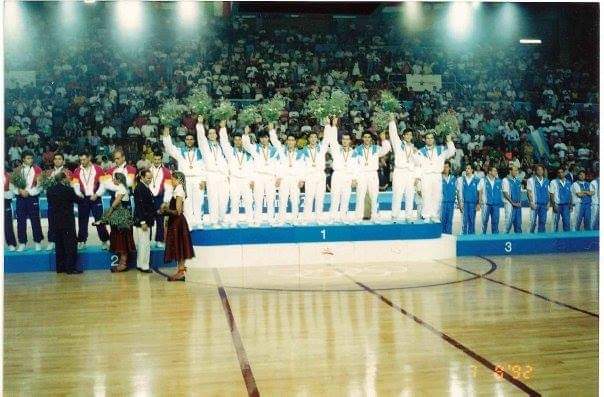 #HockeySobrePatines🏒#JuegosOlimpicos #Hace30Años #UnDiaComoHoy  La Selección Argentina 🇦🇷 ganaba la medalla de oro🥇en Barcelona 92, tras derrotar a España 🇪🇸en una competencia de exhibición
Hablamos con el capitán <a href="/pablocairo/">Pablo Cairo</a>🗣️“Es el logro más importante de nuestro deporte”.