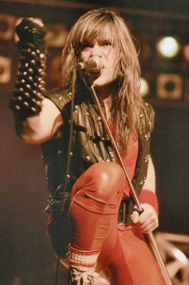 Happy birthday to bruce dickinson !! 