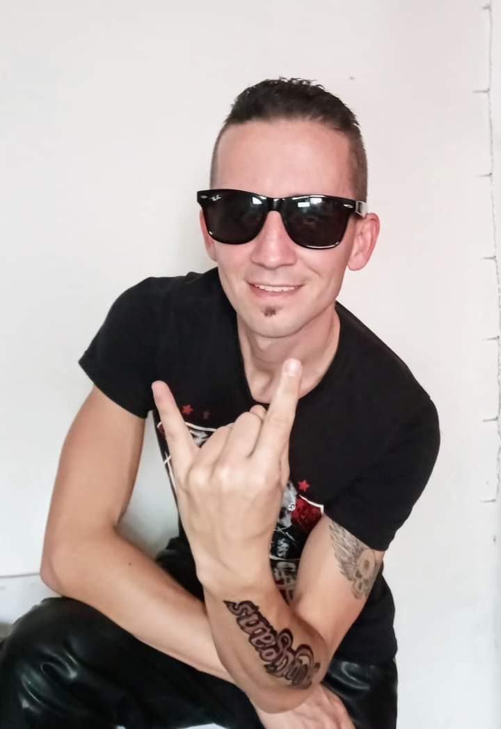 thomasdeville87's tweet image. Hooligans Mindörökké! 🔥🤘
#hooligans #rock #RockAndRoll 
#rockband #youtube #youtubechannel #creators #CreatorsSupportingCreators 
Ne feledjetek feliratkozni yt csatornámra! Link a bemutatkozásnál. 😉