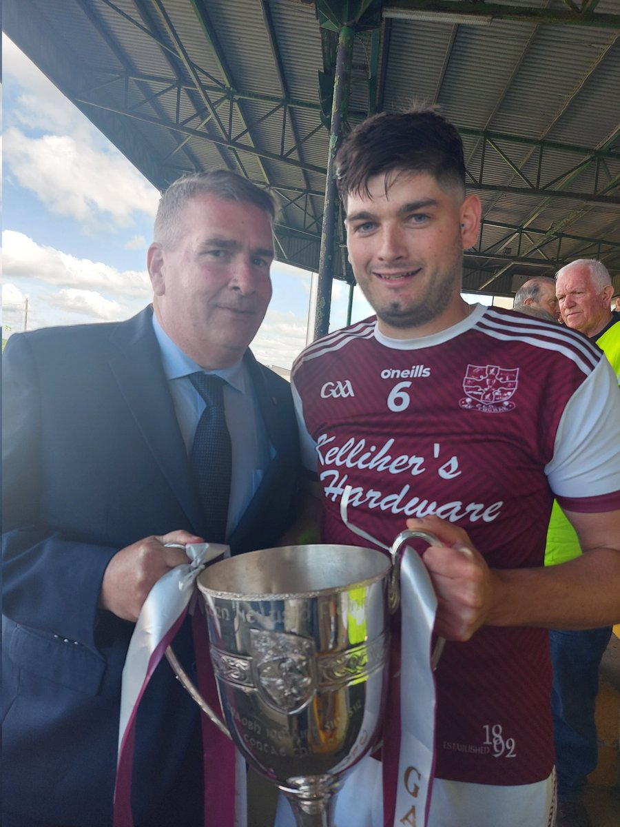 Kerry_Official's tweet photo. Congrats @CausewayHurling County Senior Hurling Champions 2022 , Chairman Patrick O Sullivan presenting the Nelius Flynn Cup to Jason Diggins Captain of the victorious team. https://t.co/YDxOWigcsV