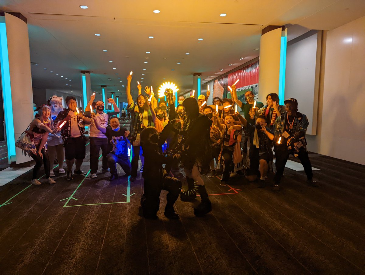 wiggles_wotagei's tweet photo. Photos from our otsukare last night. We were extremely hyped to see them come up to us! 

最後のお疲れ様の写真でした。前に来ていただいて何より光栄です。本当にありがとうございます、一生の思い出です!

@animethon @senna_rin @nanonano_me #animethon #Animethon2022 https://t.co/f9O0Huu497