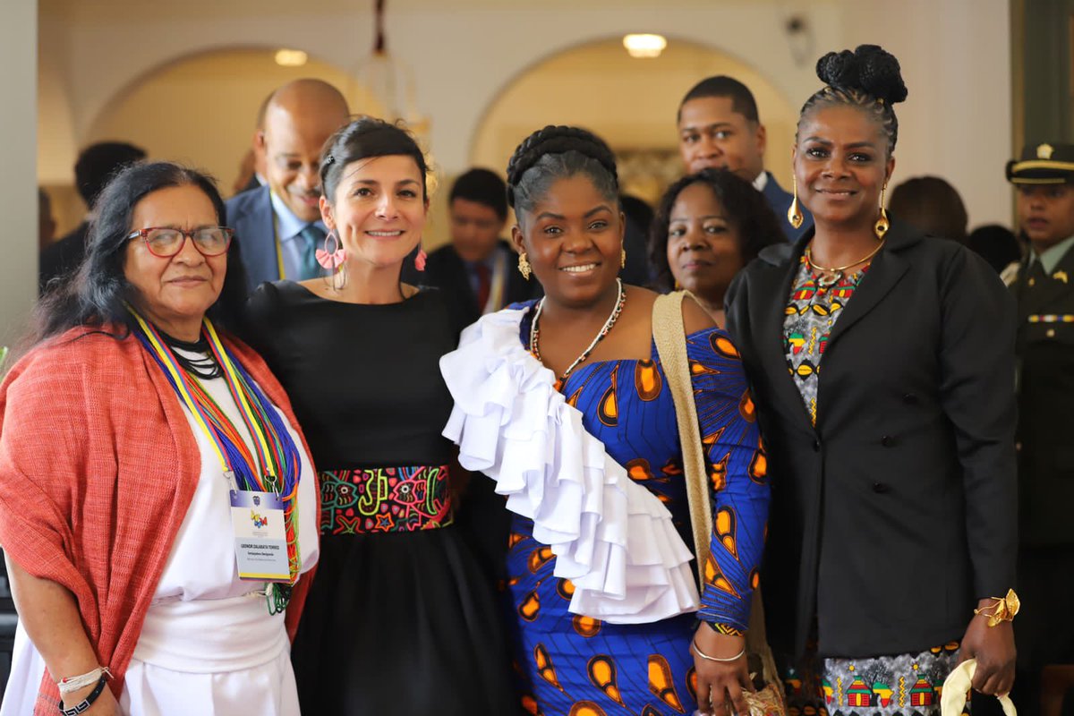Madre <a href="/LeonorZalabata/">Leonor Zalabata</a> !, y <a href="/FranciaMarquezM/">Francia Márquez Mina</a>, que alegría verlas de nuevo juntas en esta nueva etapa para nuestra Colombia.

Que gran inspiración  sus caminos! 
Les deseo lo mejor en los siguientes pasos que darán!