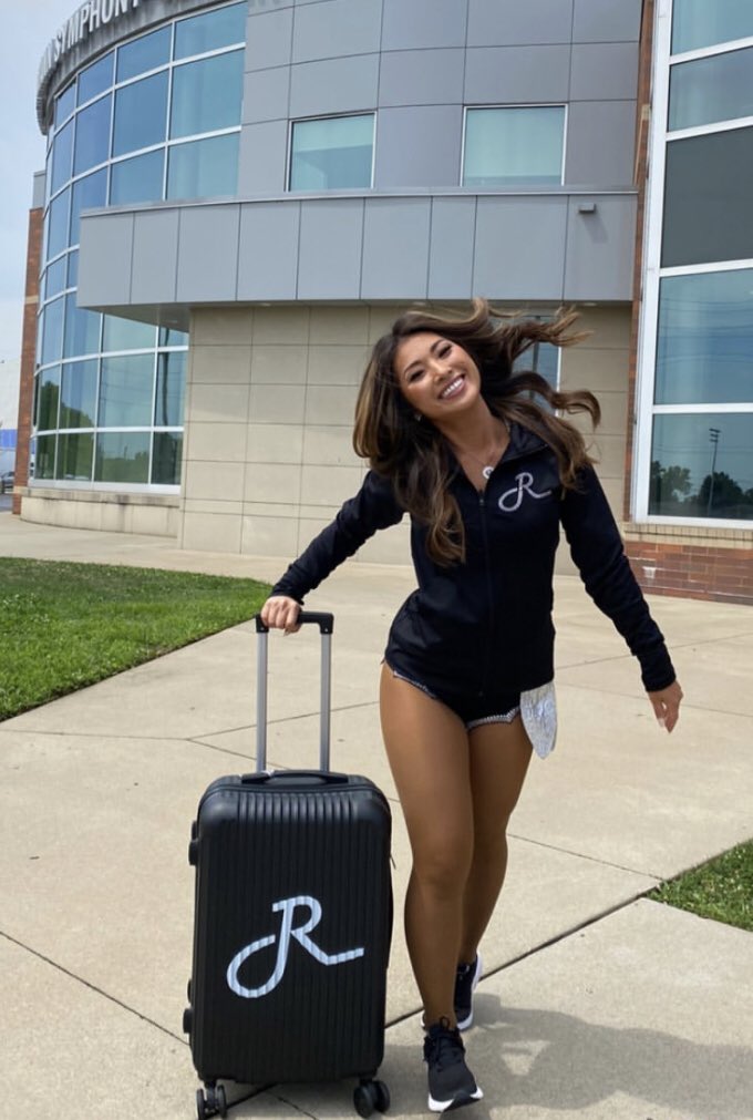 RaideretteDaily's tweet image. Until next time Canton! ✈️✨🤍

#RaiderNation | #PFHOF22