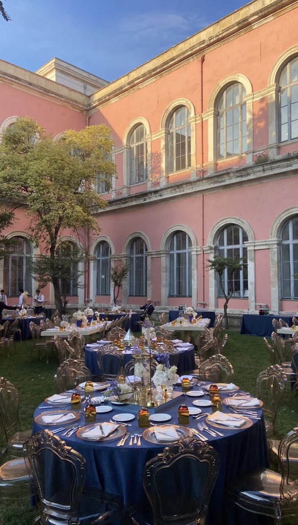 Yemekteki ana gündem maddeleri: kolej satın almak, derece öğrencilerine asgari ücret kadar maaş bağlatmak 
E peki kaynağı nerden bulacağız?
Yemekhane ücretlerine yüzde 150 zam yaparız bi de yurt kapasitelerini artırıp zam yaptık mı tamamdır #İTÜdeyurtsorunu