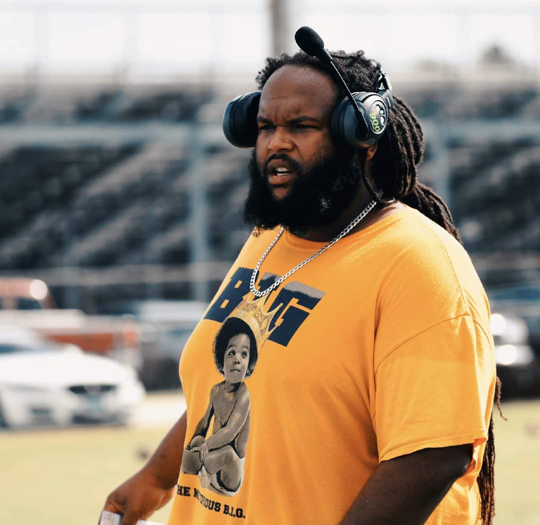 Coach Shaq Thomas tweet media
