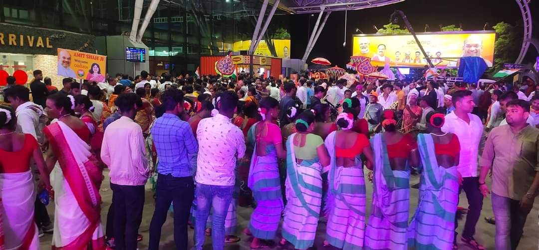 manasmitak's tweet photo. ସ୍ୱାଗତମ୍ ଅମିତ ଶାହା ଜୀ ସ୍ୱାଗତମ

କେନ୍ଦ୍ର ଗୃହମନ୍ତ୍ରୀ  @AmitShah ଜୀଙ୍କୁ  ଭୁବନେଶ୍ୱର ବିମାନବନ୍ଦରଠାରେ ଭବ୍ୟ ସ୍ୱାଗତ ପାଇଁ।
#OdishaWelcomeAmitShah
@BJP4Odisha @dpradhanbjp https://t.co/OkZJTczTTb