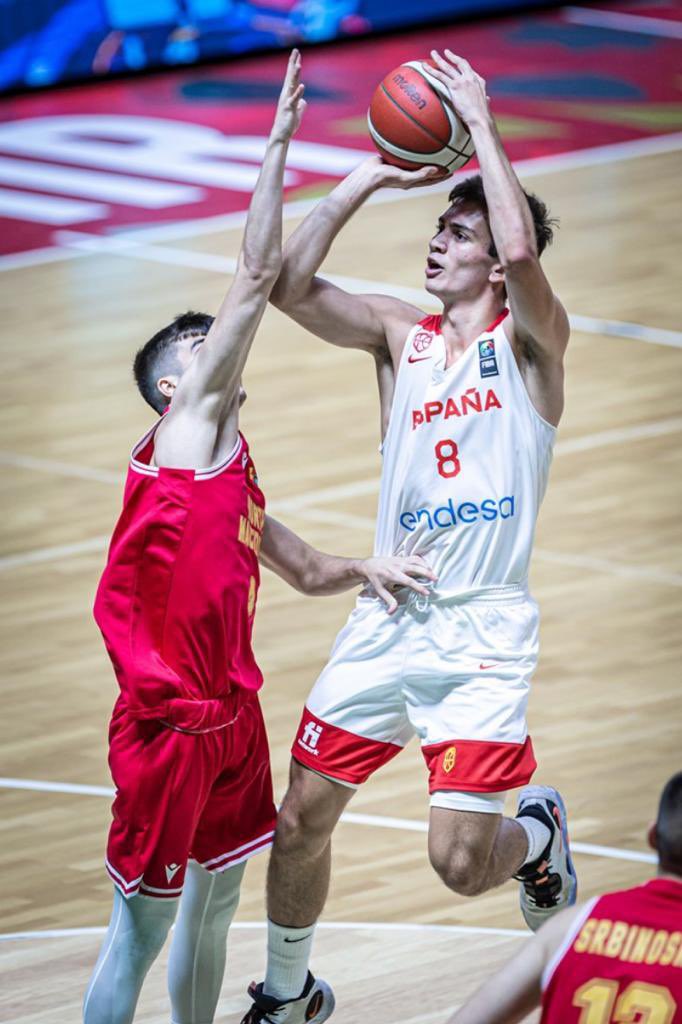 David_Valero7's tweet photo. 🇪🇸CAMPEONES DE EUROPA. 🇪🇸

Tremendo Alex. Que orgullo. 

#FIBAU18Europe https://t.co/Qt9PnTMj7L