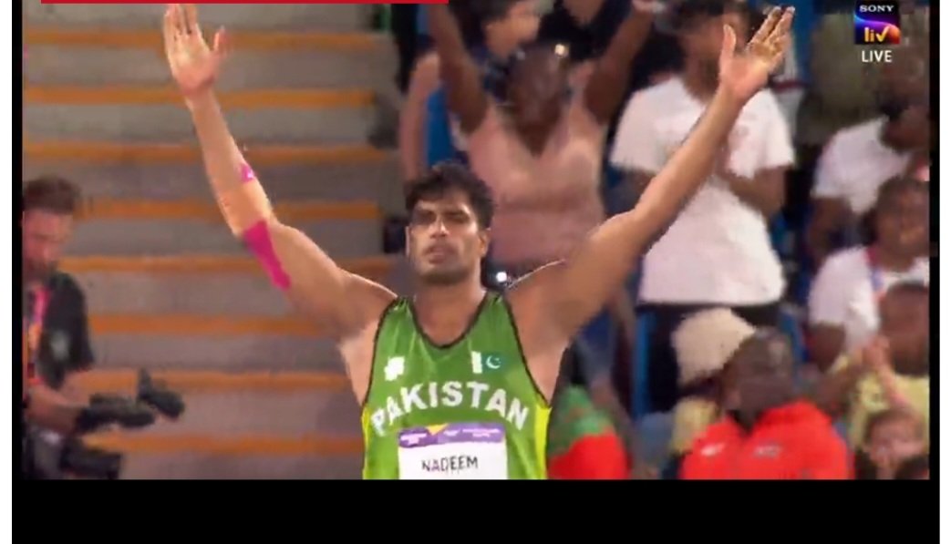 ajmaljami's tweet photo. Cheetah! Shehzadah! Jigar! 
#ArshadNadeem breaks #CommonwealthGames2022 record with 90.18 throw in his 5th attempt. 
Remember, he is playing without any coach. https://t.co/zc9HUDmmCL