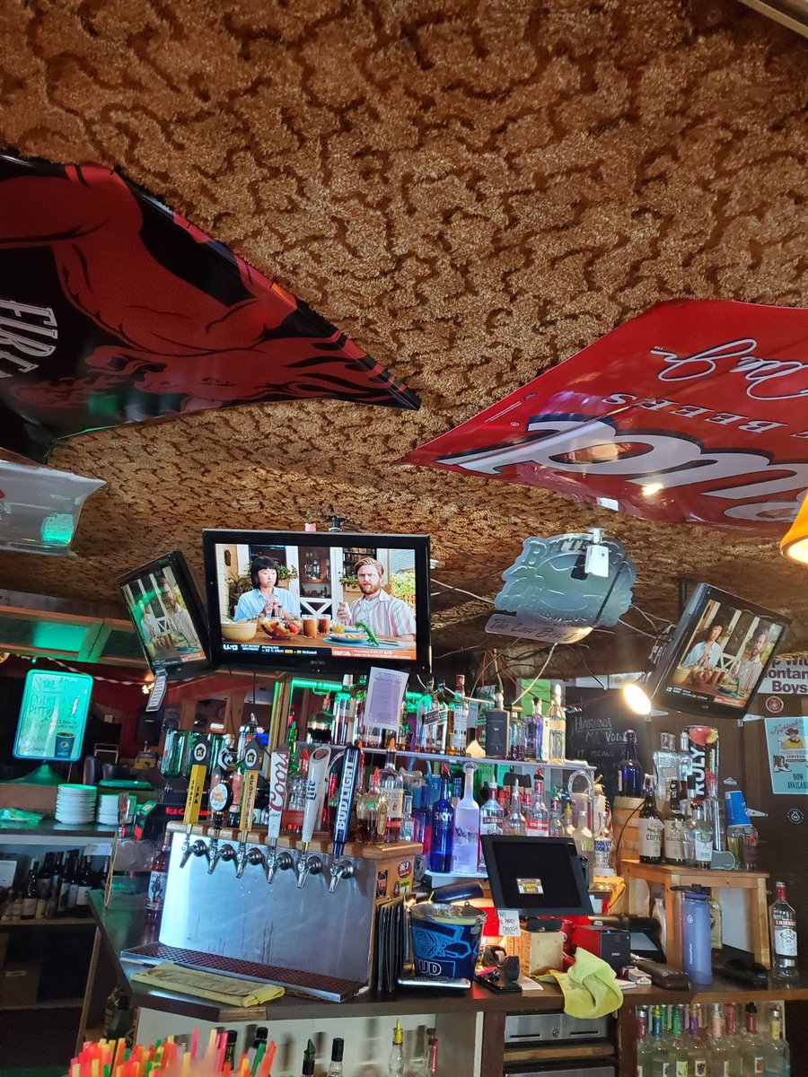 ScottD_redox's tweet photo. Late lunch at the #rusticHut cc @hikerdevon https://t.co/dXWUEFIXXJ