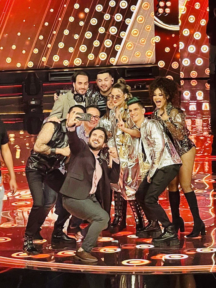 Antes de comenzar el Concierto 16 de La Academia 20 👏🏼🤩
Los amamos, chicos académicos 🥰
Dios nos bendiga a todos 😇

<a href="/laacademiatv/">La Academia</a> <a href="/carlosqzada/">Carlos Quezada</a> <a href="/mennycarrasco/">manuel carrasco</a>