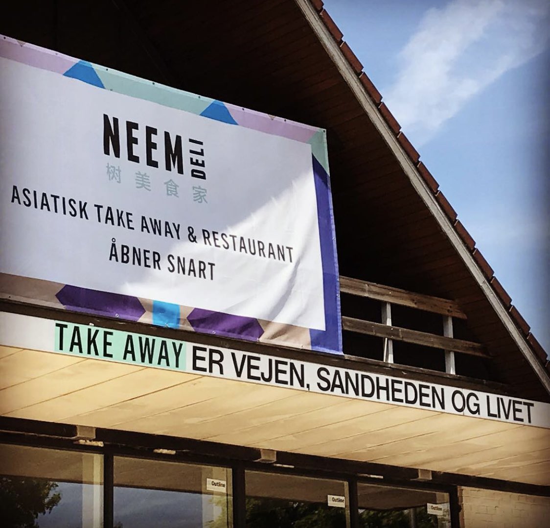 MetteMehy's tweet photo. @t_wittenburg Og så er der dem, der forstår at fange momentet. I 2017 flyttede Neem Deli ind i et tidligere missionshus i Risskov. De valgte at udnytte skiltningen. https://t.co/WqYXiFG2g6