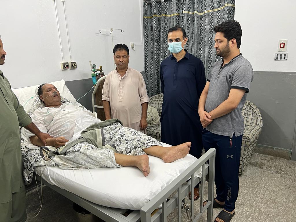 اپیل دعائے صحت 

سابق صدر پیپلز پارٹی آزاد کشمیر و سابق وزیر اعظم آزاد کشمیر چوہدری عبدالمجید صاحب کی طبیعت ناساز   ایم ایس ڈی ایچ کیو ڈاکٹر عامر عزیز ڈی ایم ایس ڈاکٹر ماجد الطاف ڈاکٹر اسامہ ودیگر اسٹاف نے فوری چیک اپ کے بعد سابق وزیراعظم آزاد کشمیر کو کے آئی سی میں شفٹ کر دیا