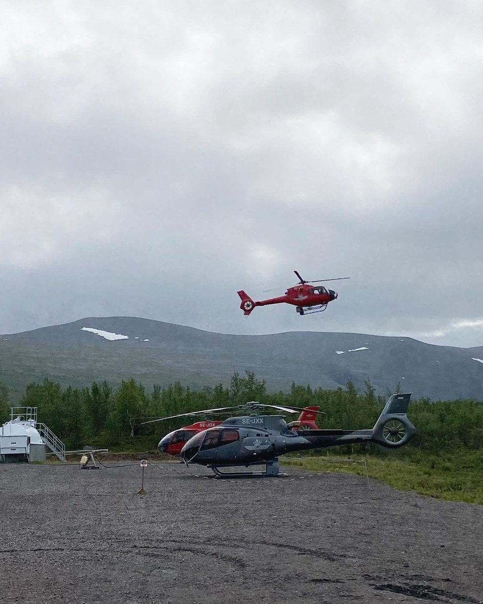 🚁#Arctic hiking destinations are remote and increasingly popular. Affordable #helicopter shuttle services make places accessible for tourists who want to enjoy the more scenic trails and skip the long walks through the forests. #changingArctic #Arctictourism @InfraNorthERC