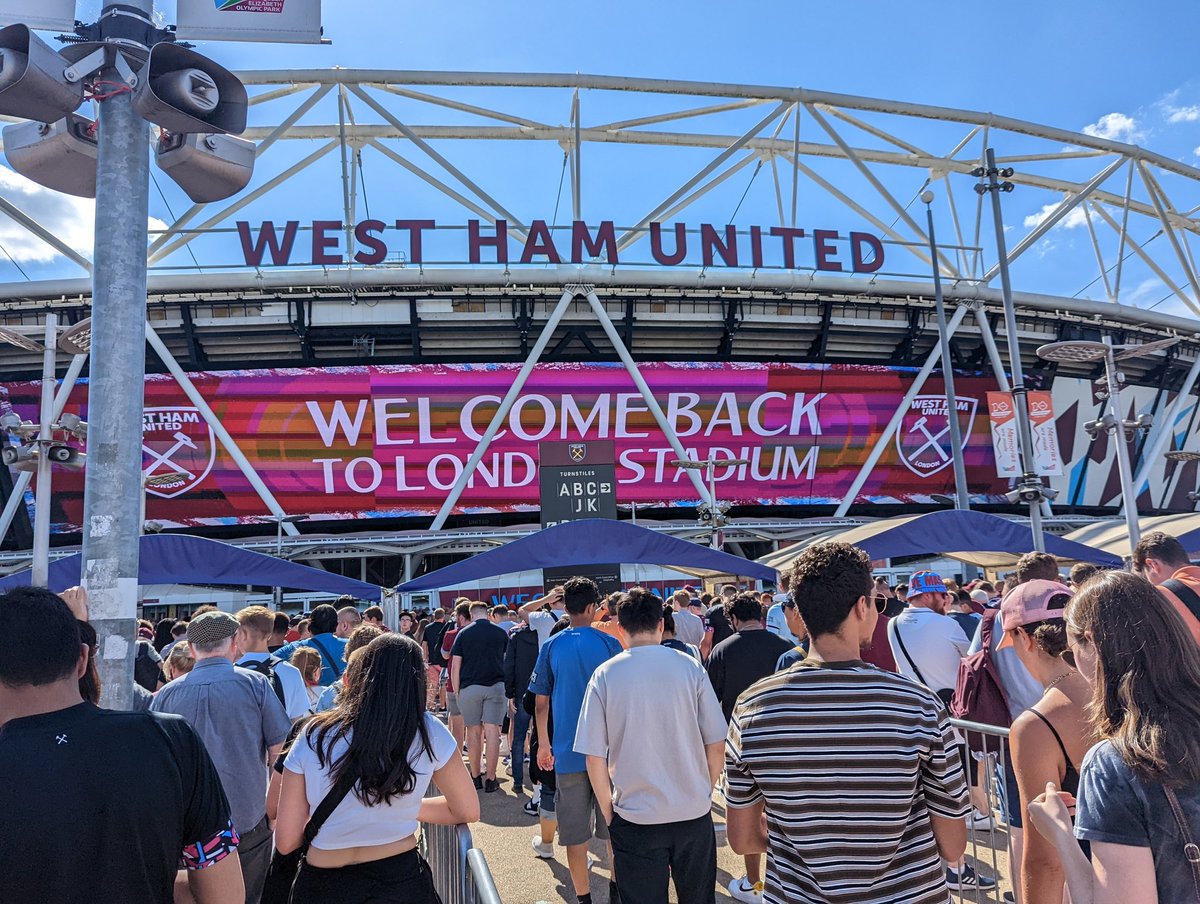Philmartin29's tweet photo. Fun day out at the London Stadium today taking my folks to watch @WestHam #ClaretAndBlue for a birthday treat! We also bumped into an old friend and work colleague - Pete &amp; his wife Barbara at the train station, which helped make the day very special. https://t.co/XT42Nh6zDJ