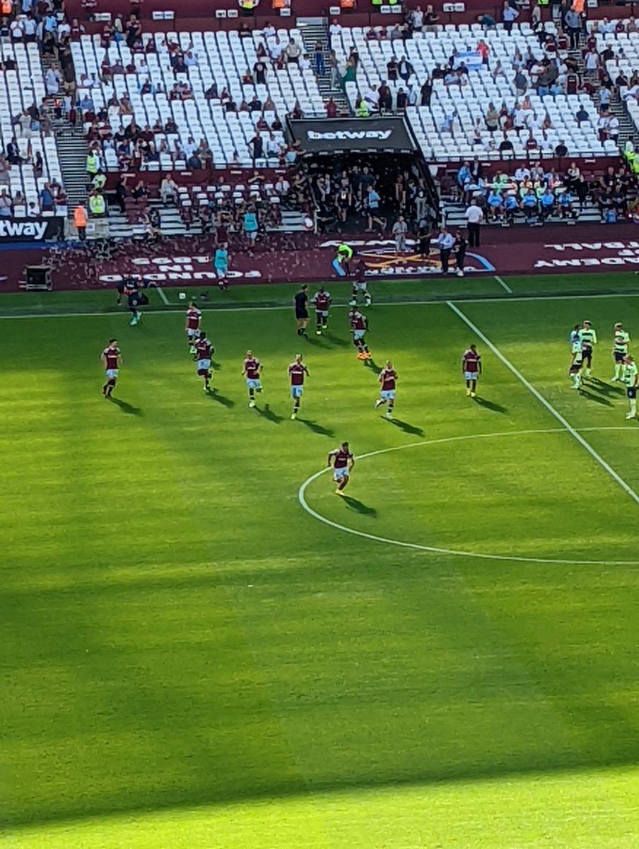 Philmartin29's tweet photo. Fun day out at the London Stadium today taking my folks to watch @WestHam #ClaretAndBlue for a birthday treat! We also bumped into an old friend and work colleague - Pete &amp; his wife Barbara at the train station, which helped make the day very special. https://t.co/XT42Nh6zDJ