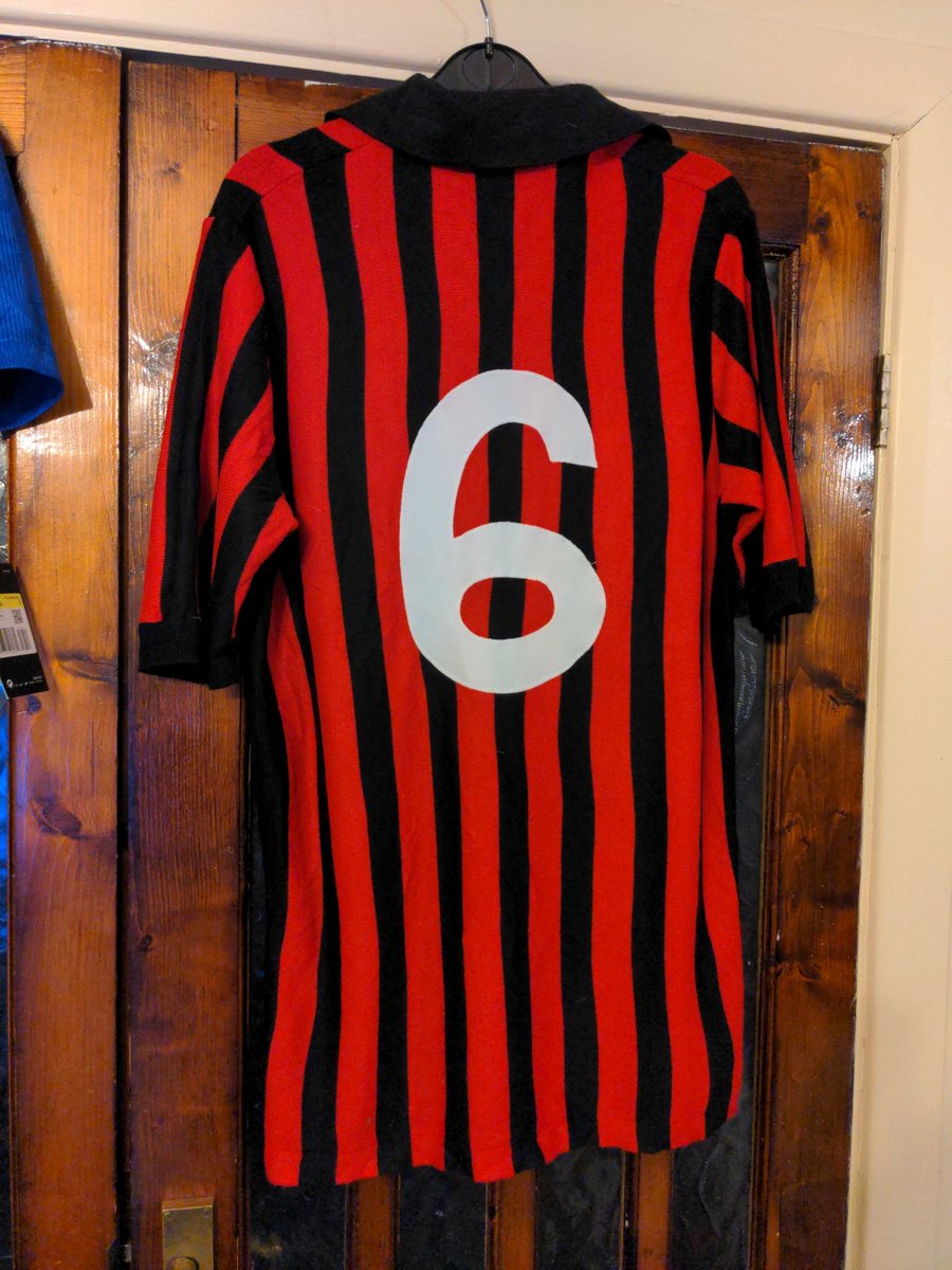 JSOH13597's tweet photo. Looking to move this 1984 AC Milan home shirt reissue by Ennere.

Baresi nameset on it.

It'd in a Large but it's probably somewhere in between a M/L.

£130 including UK postage.

I may also be tempted by swaps in a large or XL.

Get in my DMs https://t.co/X6Vz0E0zzb